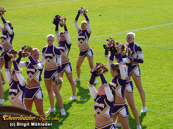 ../Images/2008charitybowlX 099.jpg